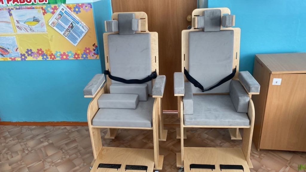 Учалинская КШИ и новые парты со стульями