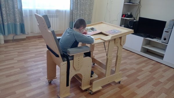 Кугесьский детский дом-интернат получил парту и стул