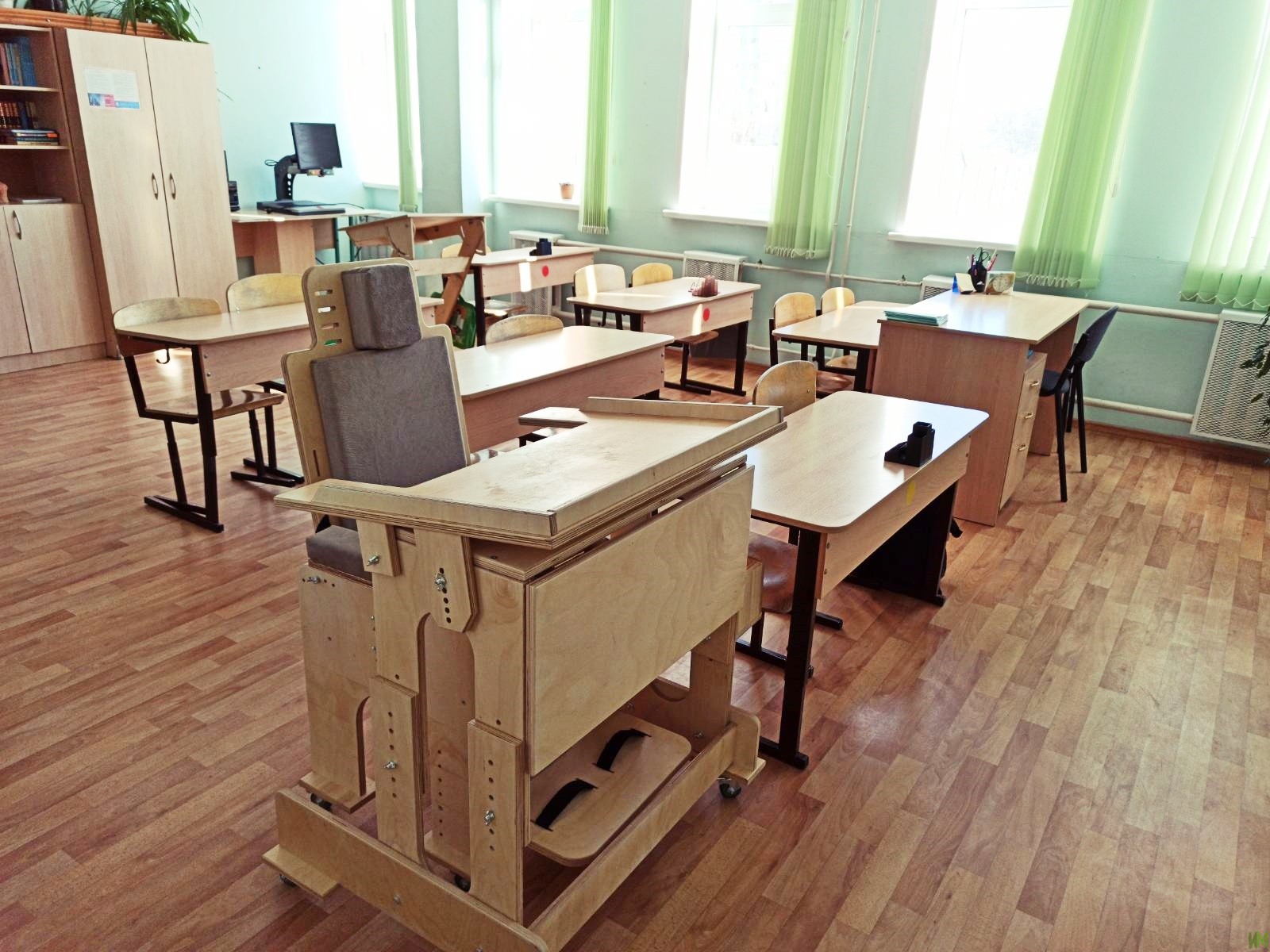 Парты и стулья для школы-интерната №4 Тольятти