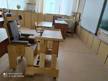 Павловская школа-интернат №2 получила 2 парты и 2 стула «Мечта»