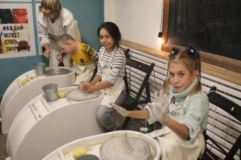 «Колокол» знакомит детей с гончарным мастерством