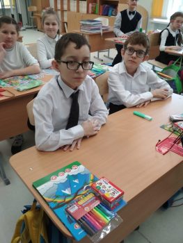 Казанская школа №172 для детей с ОВЗ получила канцтовары