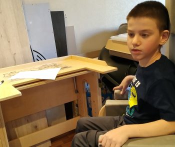 Стол-парта и стул для Платона