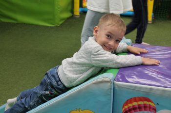 Играем и развлекаемся в Yu Family Park