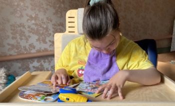 Специализированные парта и стул для Христины