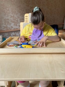 Специализированные парта и стул для Христины