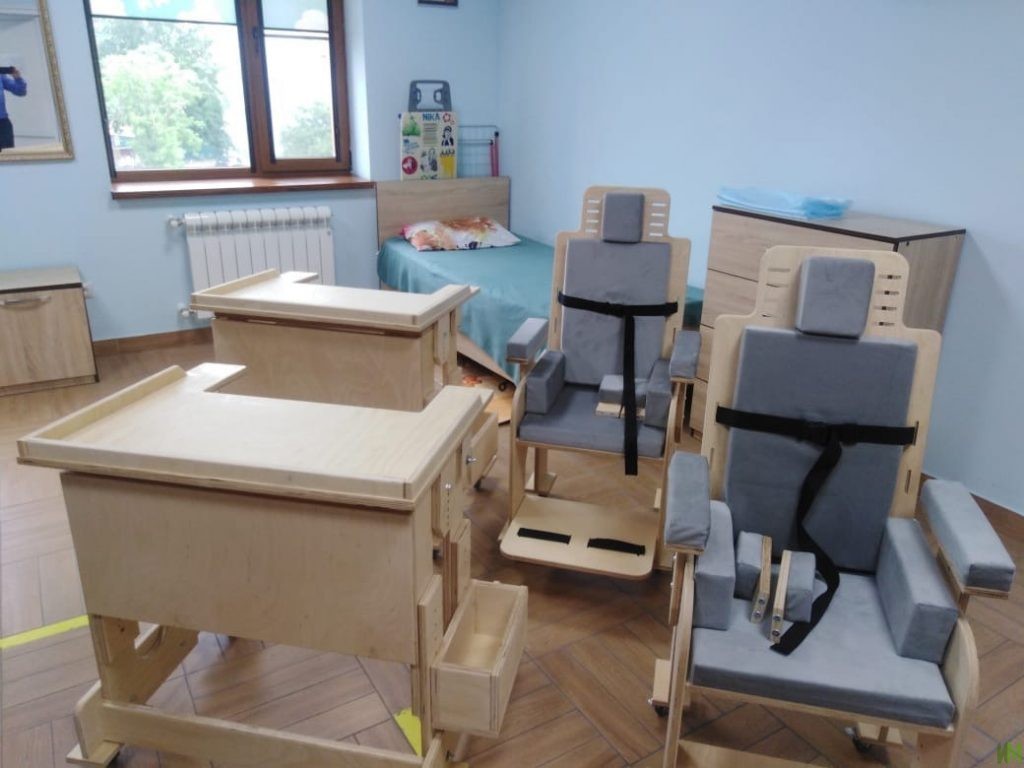 «Реабилитационный центр для детей-инвалидов и детей с ограниченными возможностями» получил парты и стулья<