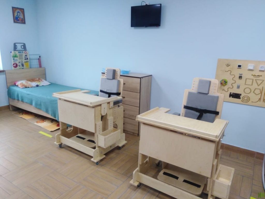 «Реабилитационный центр для детей-инвалидов и детей с ограниченными возможностями» получил парты и стулья<