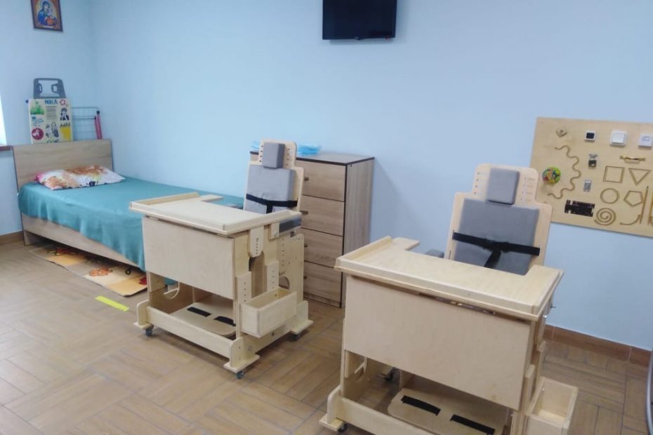 «Реабилитационный центр для детей-инвалидов и детей с ограниченными возможностями» получил парты и стулья