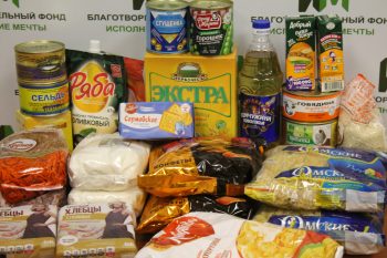 Продуктовая помощь для 100 семей подопечных