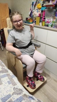 Рувенная Валя и ее новый стул