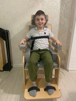 Колиев Ибрагим с новым стулом