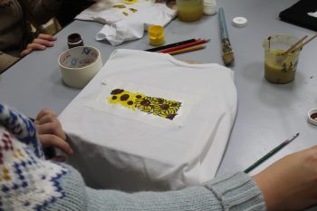 Мастер-класс по росписи акриловыми красками по ткани