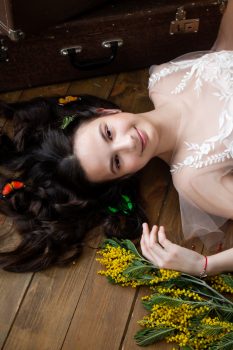 Нежная фотосессия для девочек на 8 Марта