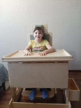 Парта и стул для Ани