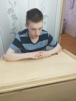 Иванов Илья с партой