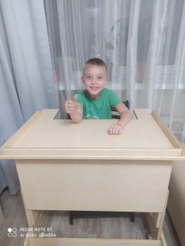 Кутырев Данила с партой