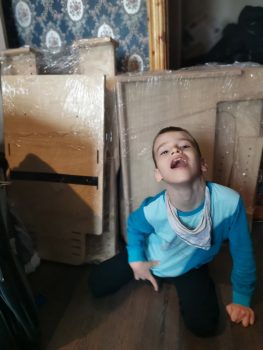 Два комплекта парт и стульев для подопечных