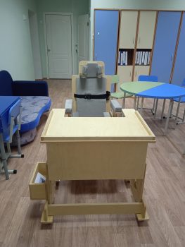 Шахтинская специальная школа-интернат №16 и три комплекта парт и стульев «Мечта»