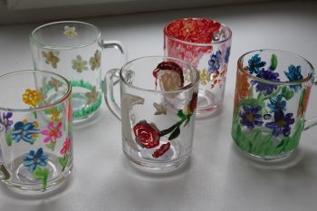Роспись кружек и рисование акварельными красками