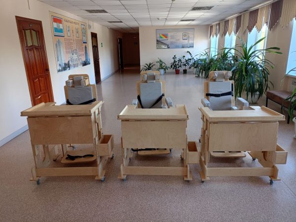 3 парты и 3 стула для школы-интерната №4 для обучающихся с ОВЗ г. Самары