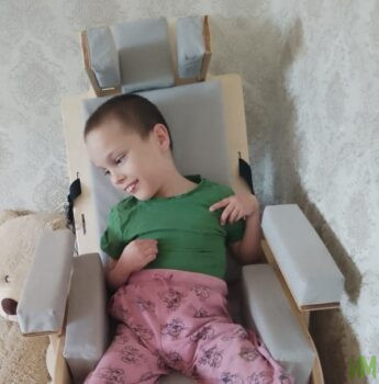 стулья для 4 подопечных