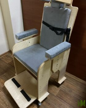 Специализированные стулья для четырех подопечных