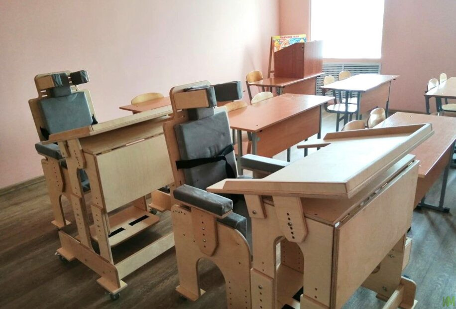 Сидеть с комфортом, учиться с удовольствием: специализированное оборудование для воспитанников ОГБОУ «Архангельская школа-интернат»
